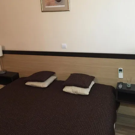 First Line At Apartmanhotel Obzor