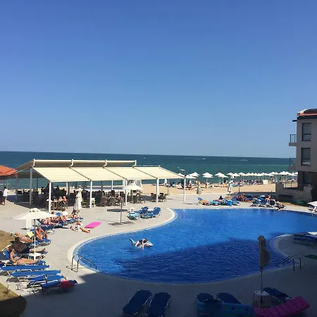 First Line At Apartmanhotel Obzor